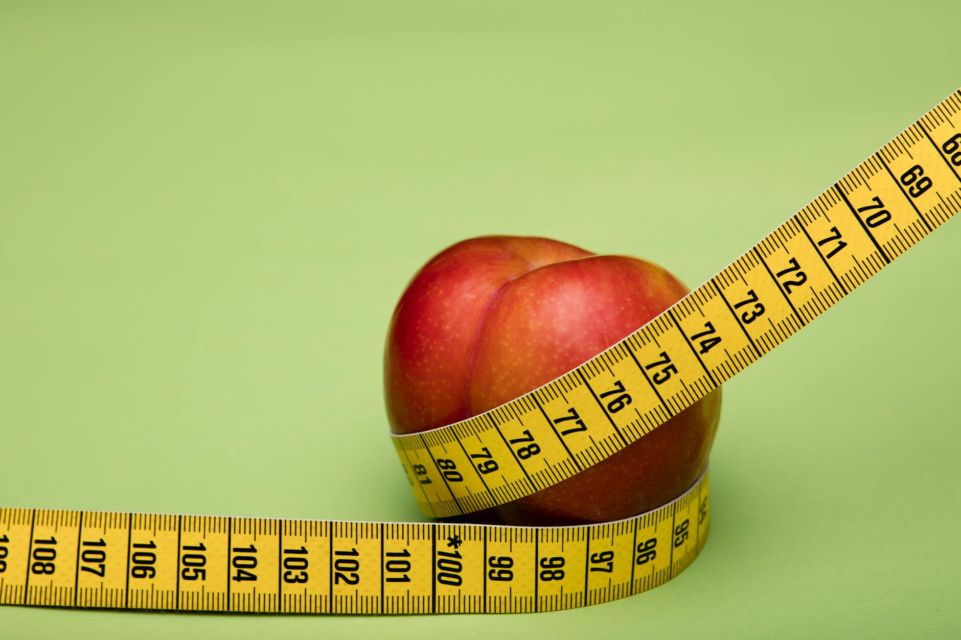 measuring an apple